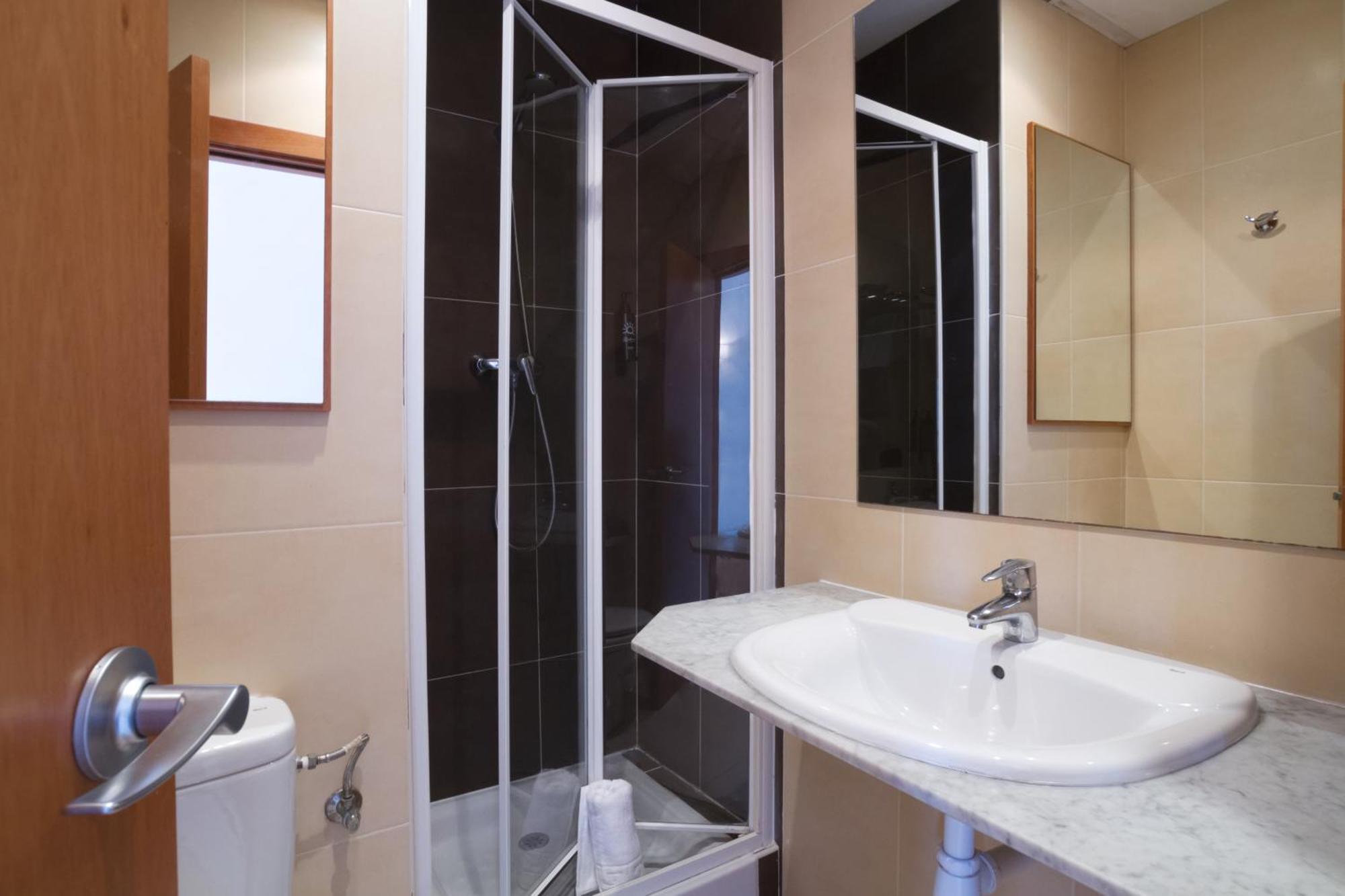 Single Room,1595402794:JPEG